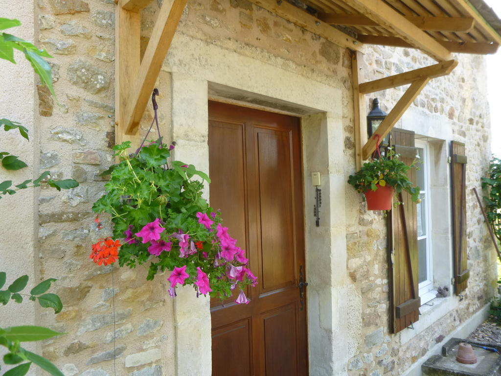 Bed and Breakfast La Roulotte De Pommette Et Billy La Hoguette Exterior foto